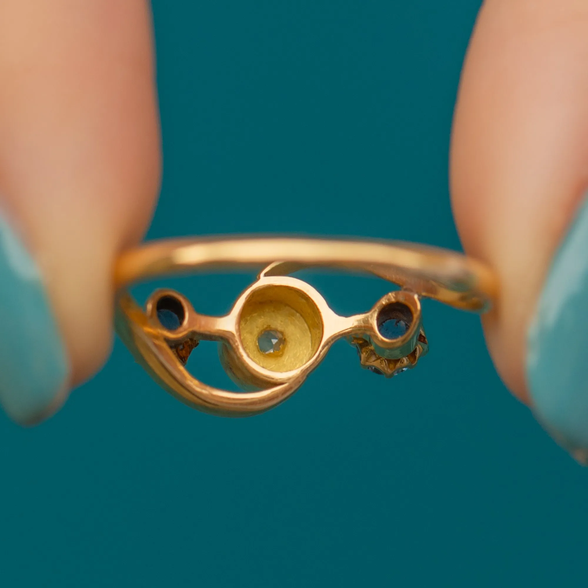 Antique 18ct Gold Sapphire Diamond Crossover Ring