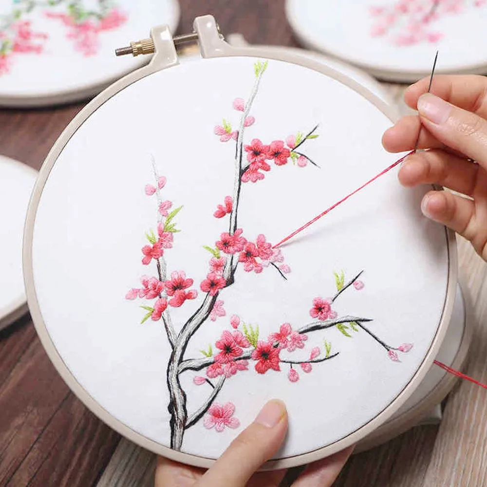 Full Set of Embroidery Thread Skeins - 100 Pieces - Various Colours - Pen Needle Plastic Hoop Set Kit Thread Punch Stitching Knitting