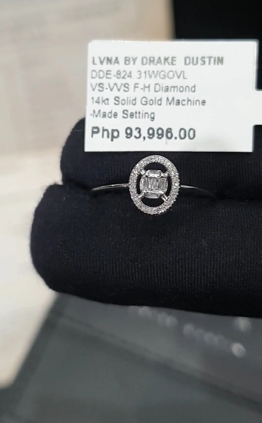 #LVNA2024 | Classic Oval Halo Paved Diamond Ring 14kt
