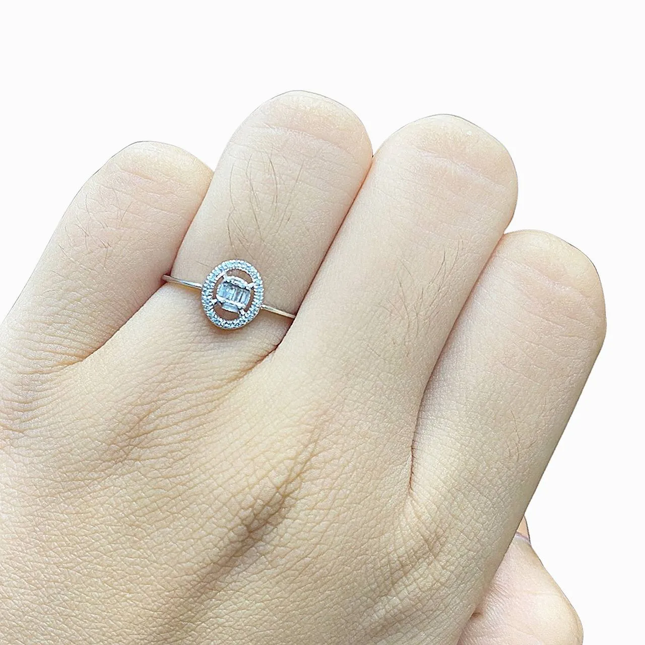 #LVNA2024 | Classic Oval Halo Paved Diamond Ring 14kt