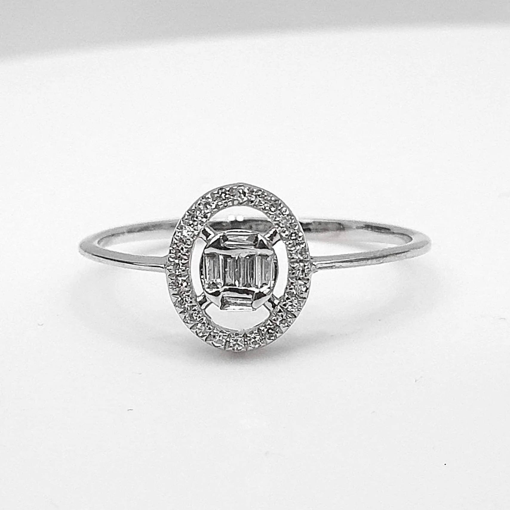 #LVNA2024 | Classic Oval Halo Paved Diamond Ring 14kt