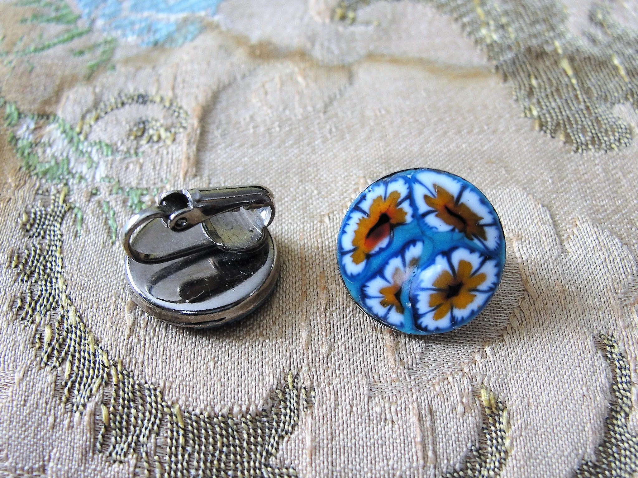 VINTAGE Striking Glass Earrings,Lovely Large Floral Pattern Glass Clip On Earrings,Clip Earrings,Unique Earrings,Czech Glass Earrings,Silver Backs,Collectible Jewelry